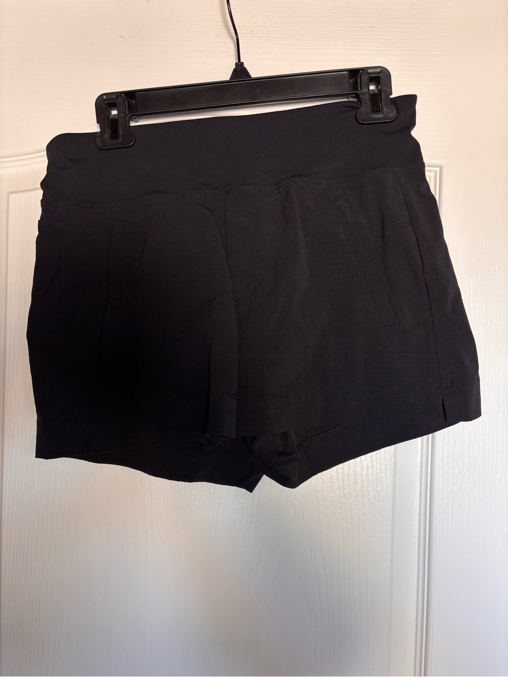 Athleta Trekkie North Shorts Black Size 4 athlesuire pull on